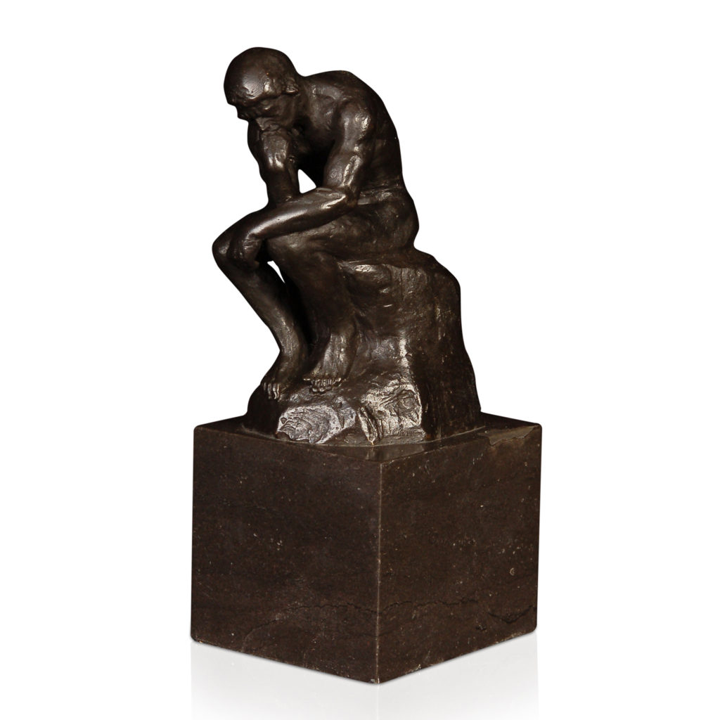 Scultura in bronzo patinato con base in marmo, ispirata alla statua Il Pensatore di Auguste Rodin.