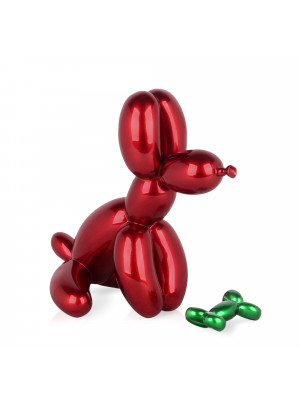 Scultura in resina raffigurante un palloncino a forma di cane con rivestimento rosso metallizzato e un piccolo osso verde