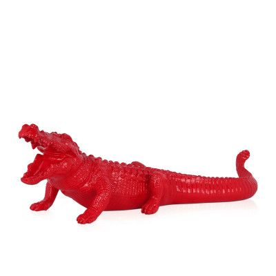 Grande coccodrillo di colore rosso e con la bocca spalancata in resina