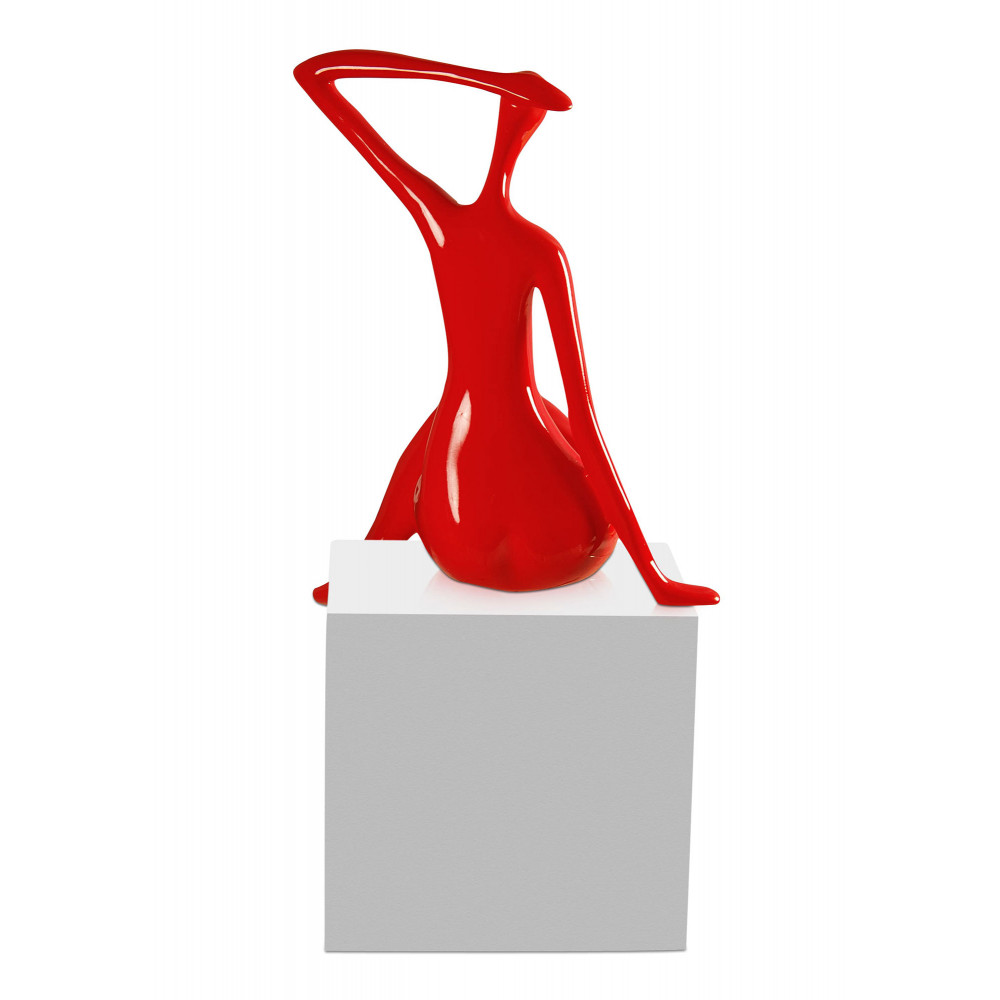 Statuetta in resina rossa laccata raffigurante donna con gambe accavallate e braccio portato dietro la nuca