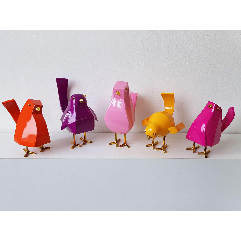5 uccellini in resina di colore rosa, arancione, giallo, magenta e viola
