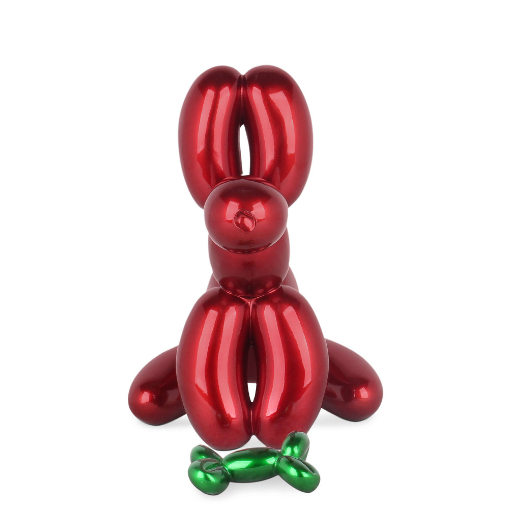 Vista frontale di statua in resina composta da palloncino rosso a forma di cane e palloncino verde a forma di osso