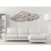 Quadro in metallo raffigurante un banco di pesciolini appesa su parete bianca in contesto di arredamento minimal total white