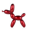 Profilo di una statuetta in resina metallizzata rosso rubino a forma di cane palloncino