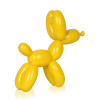 Realizzazione artigianale in resina gialla di un cane creato con palloncini