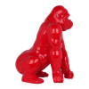 Profilo di un orango in una statua di resina color rosso