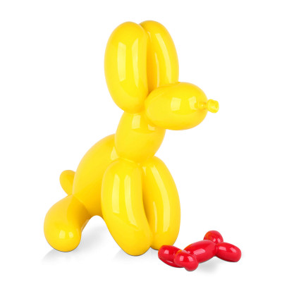 Scultura in resina raffigurante un palloncino giallo modellato a forma di cane e uno rosso a forma di osso