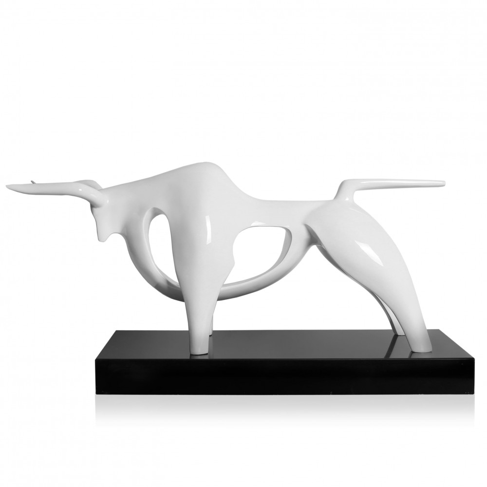 Statua bianco di un toro astratto in resina vista laterale