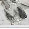 Dettaglio di quadro materico con petali di papaveri stilizzati resi attraverso giustapposizione di decori a rilievo