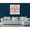 Ambiente living con pareti scure impreziosito con dipinto materico dei fenicotteri rosa con divano bianco