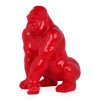 Statua in resina di colore rosso raffigurante un orango