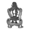 Statua in resina vista da dietro raffigurante un grande orango color argento
