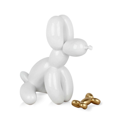 Scultura in resina a forma di cane palloncino bianco in posizione seduta con osso dorato