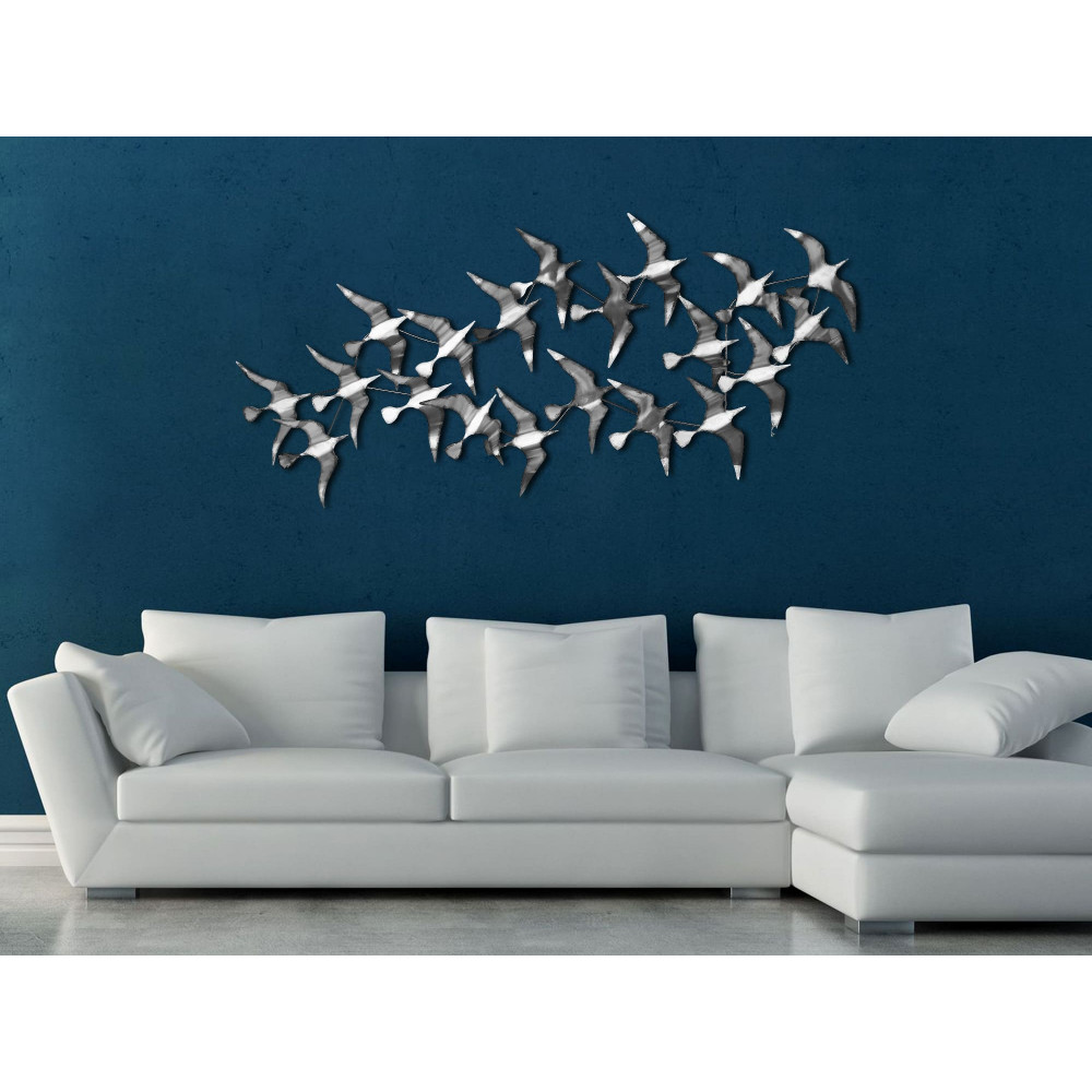 Ambiente living moderno decorato con stormo di gabbiani in volo