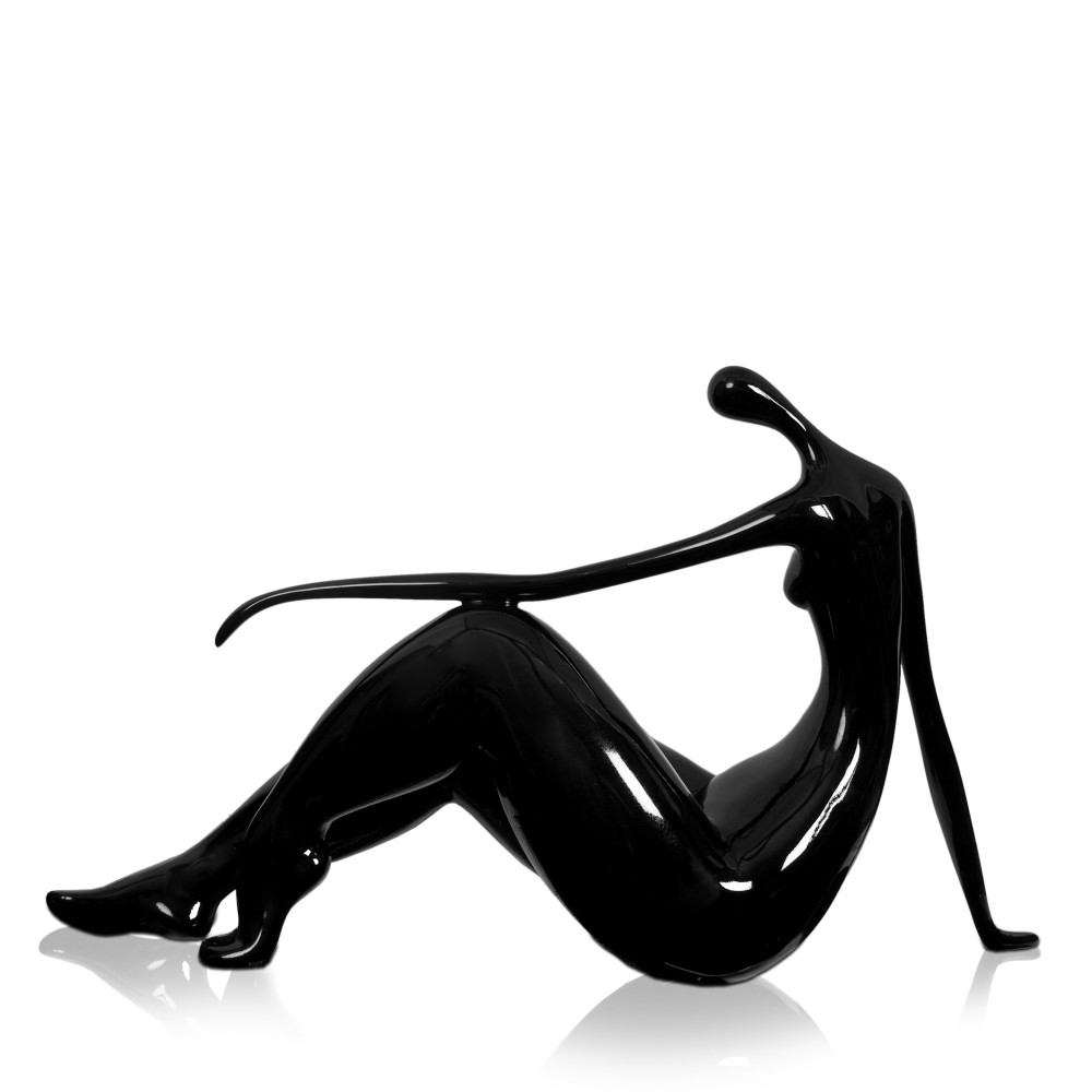 Statua di resina nera raffigurante una donna in posizione seduta