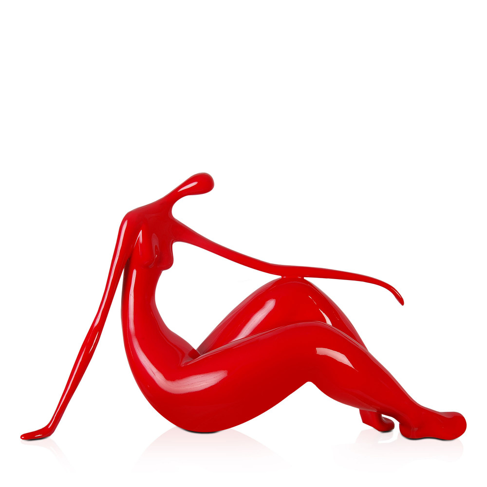 Scultura moderna realizzata a mano in resina rossa laccata raffigurante donna seduta con ginocchia flesse