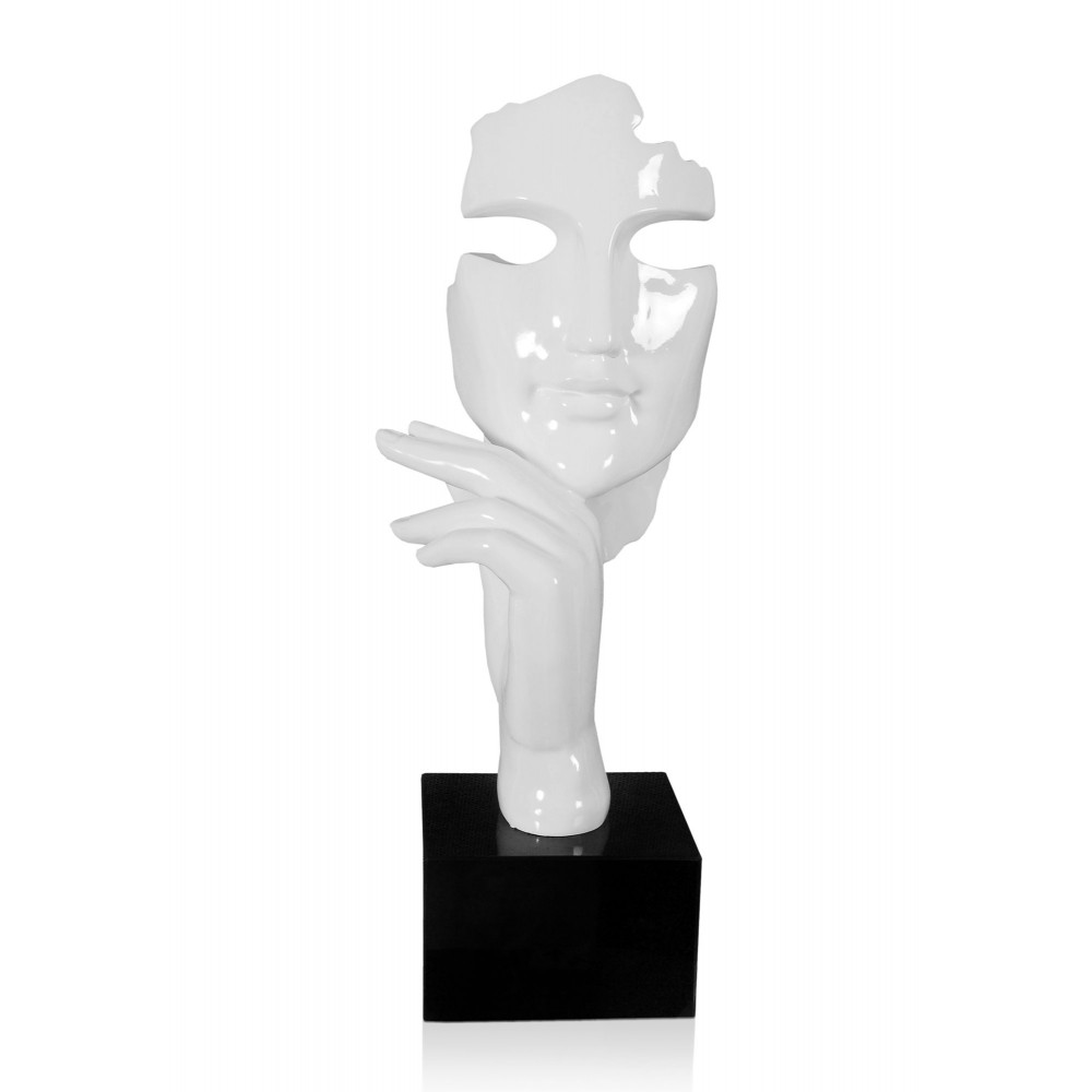 Scultura in resina bianca raffigurante in forma astratta il viso di una donna con una mano appoggiata sotto al mento