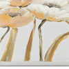Dettaglio dei fiori bianchi e beige dipinti in acrilico con le corolle aperte