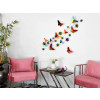 Scultura da parete fiori e farfalle appesa in un soggiorno