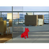 salotto con vista panoramica, poltroncine di design, parete a vetro e statua a forma di bulldog francese rosso appoggiata a terra