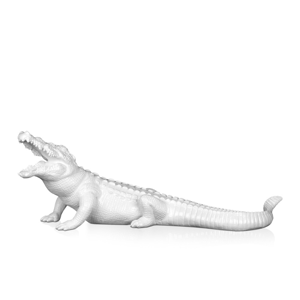 Scultura in resina di colore bianco raffigurante un coccodrillo con le fauci aperte