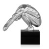 Scultura in resina effetto metallo con la figura di un uomo accovacciato e con le braccia in avanti