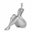 Complemento di arredo in resina con soggetto figura femminile seduta con rivestimento argentato