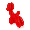 profilo posteriore in resina rossa laccata di un cane creato con palloncini