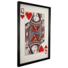 Collage tridimensionale ispirato alla donna di cuori delle carte da poker composto da ritagli con motivi geometrici e floreali