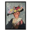 SA028A1 - Porträt eines Affen in einem historischen Damenkleid
