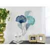 Ambiente living decorato con il quadro in metallo Foglie traforate blu e azzurre con tavolino